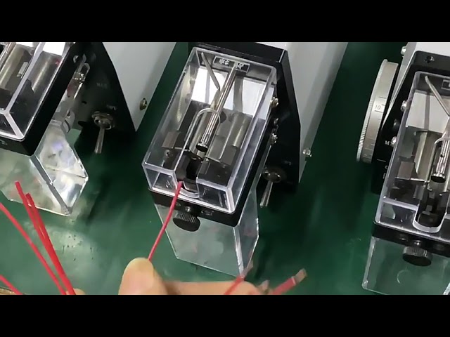 Tragbare pneumatische Abisoliermaschine für mehradrige Mantelleitungen – induktiv & effizient