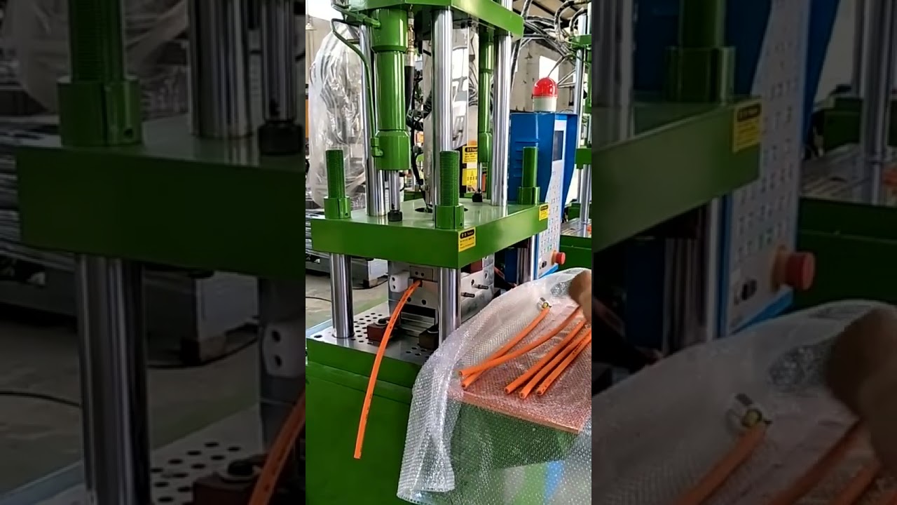 PVC-Spritzgießmaschine 450ST mit AU-Standard 3-poligem Flachstecker – Effiziente Kunststoffverarbeitung