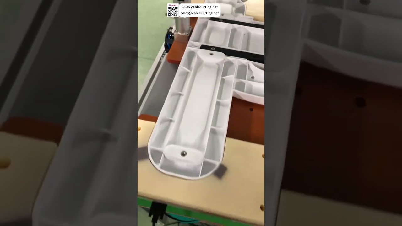 Täglicher Betrieb einer automatischen Schraubmaschine – Fabrikautomatisierung für höchste Effizienz