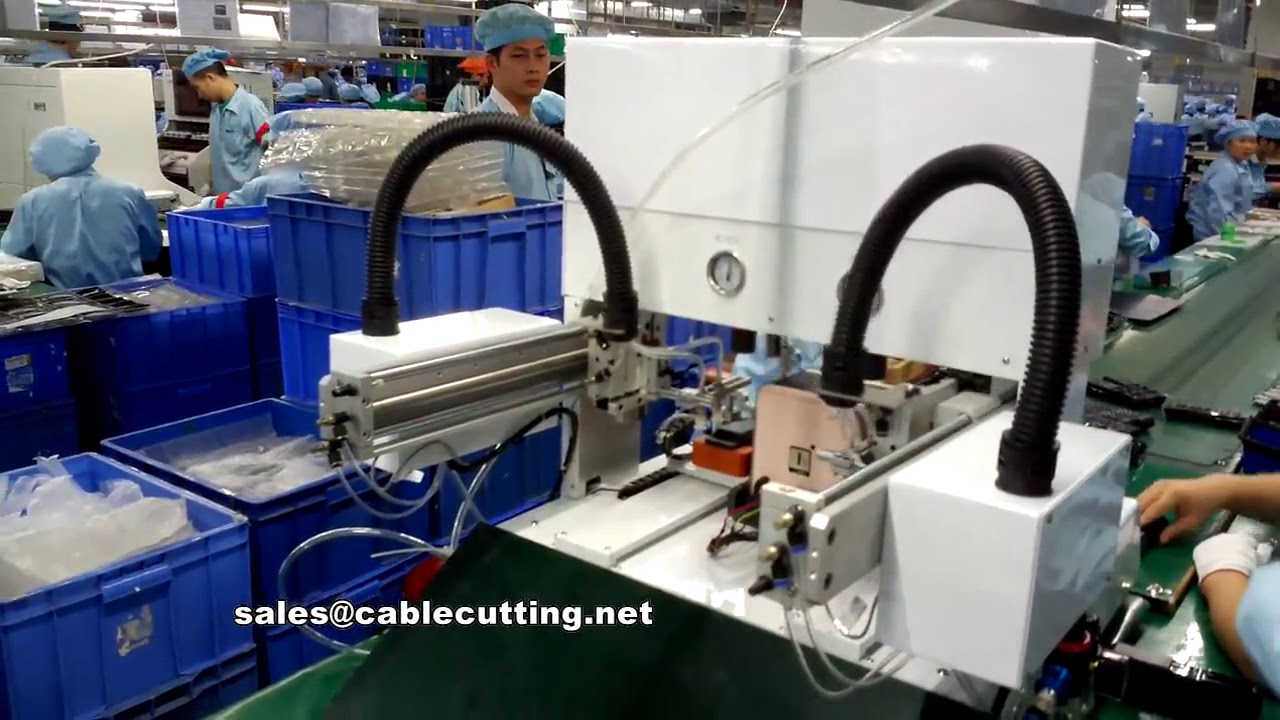 Vollautomatische Schraubmaschine mit Roboterarm – Effiziente Industrieautomation für präzise Montage