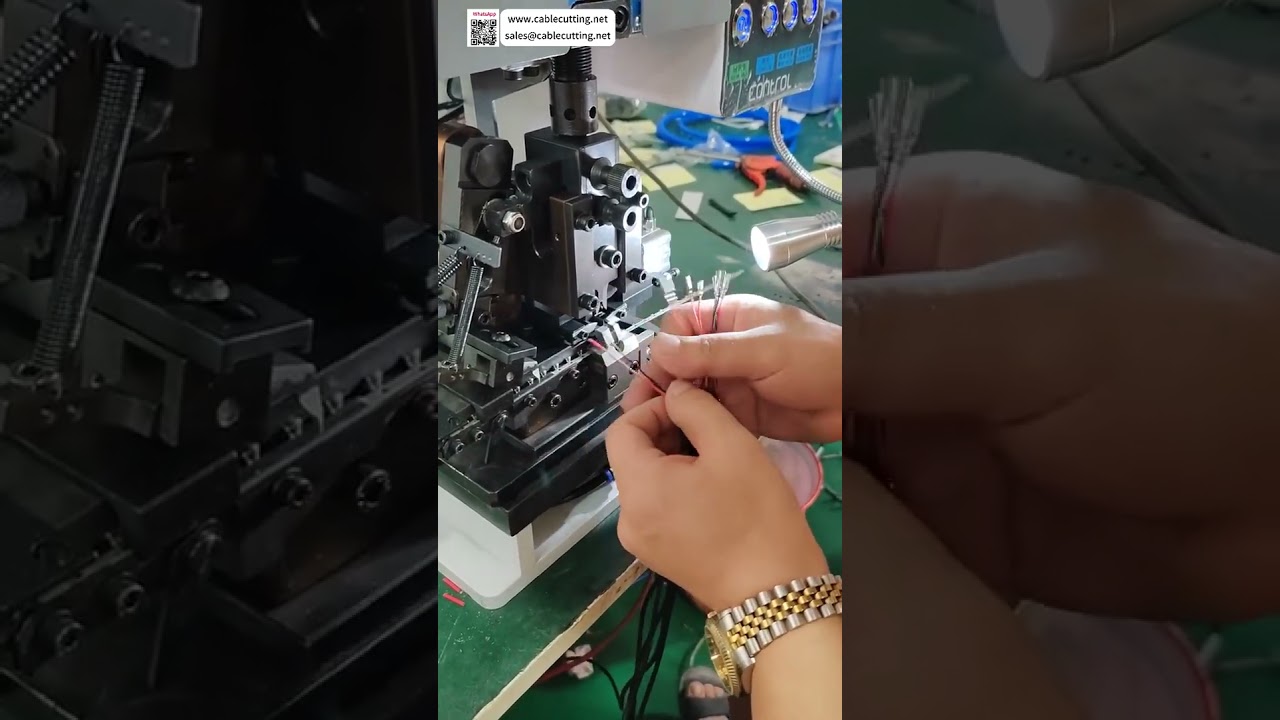 Perfekte Einrichtung einer Einzelader-Abisolier- und Crimp-Maschine für runde Rohrkabelschuhe