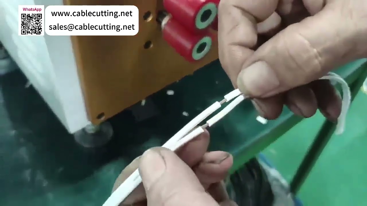 Vollautomatische computergesteuerte Schräg-Mittel-Abisoliermaschine für Kabelbaum-Arbeiten