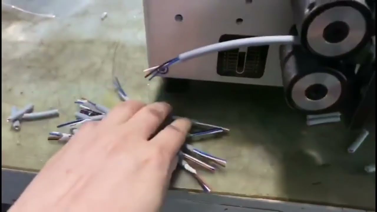 Automatische Kabelschneid- und Abisolier Maschine für Längen von 1–999.999 mm