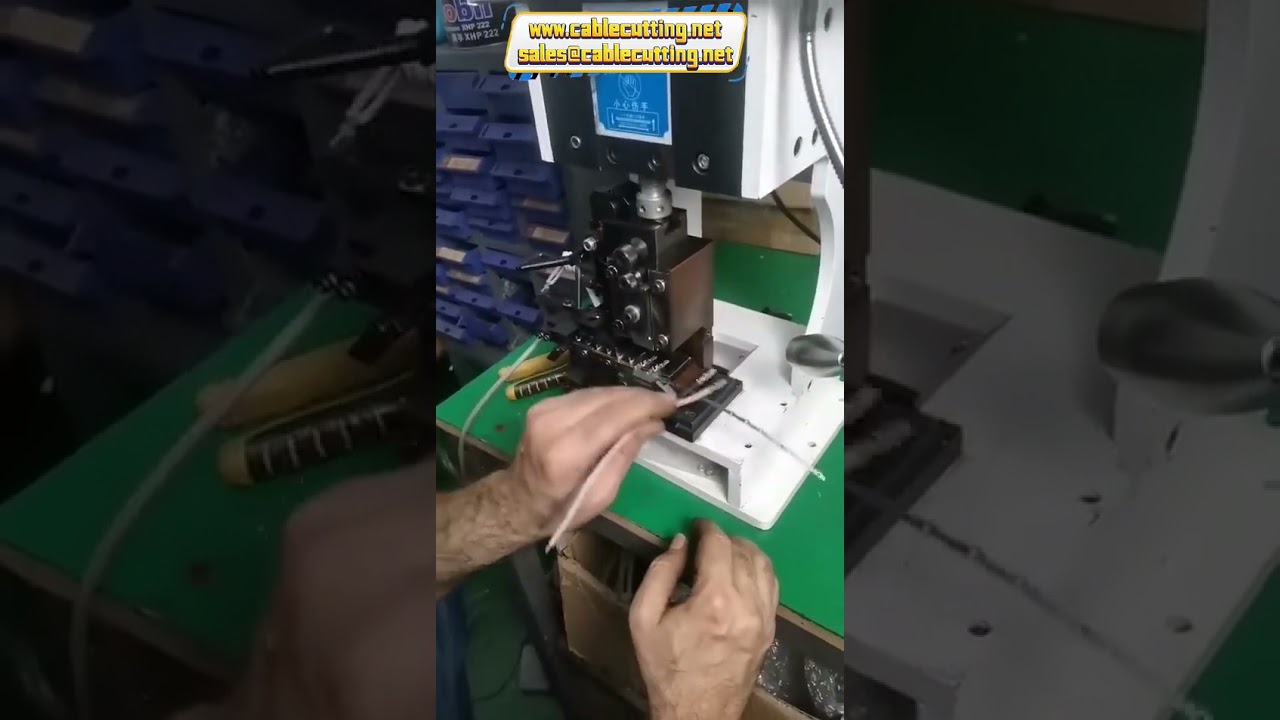 Seitenzufuhr OTP Form für Doppelcrimpen Anschlussklemmen Applicator an HS 400 Drahtmaschine