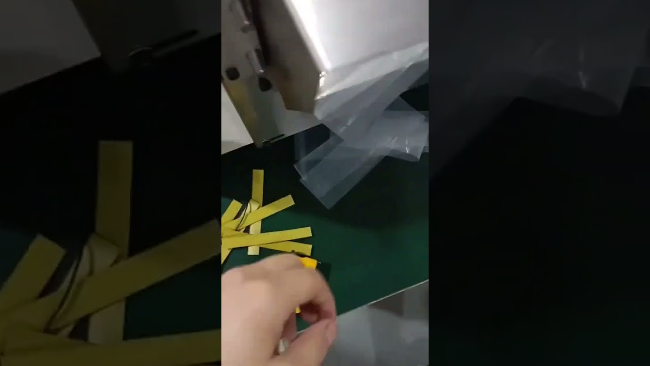Vollautomatische Rohrschneidemaschine: Präzises Schneiden von Plastiktüten mit einstellbarer Länge (Realaufnahme)
