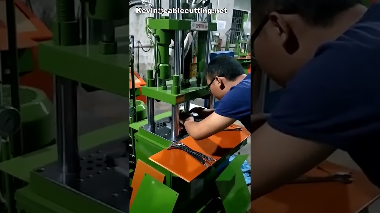 Mikro-Kunststoffspritzgießmaschine für USB-Kabelherstellung | Präzisionsspritzgießmaschine