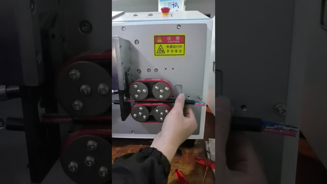 Große quadratische Kabel-Abisoliermaschine – Schneidet und strippt Drähte bis 12 mm (11 mm ideal)