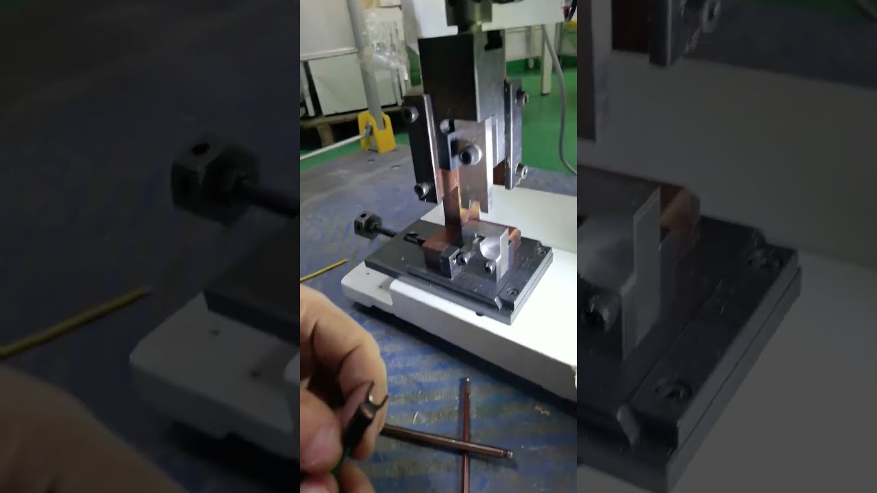 2T Terminalmaschine mit Einzelkornform-Crimpen – Kaltpress-Terminals für die Fertigung