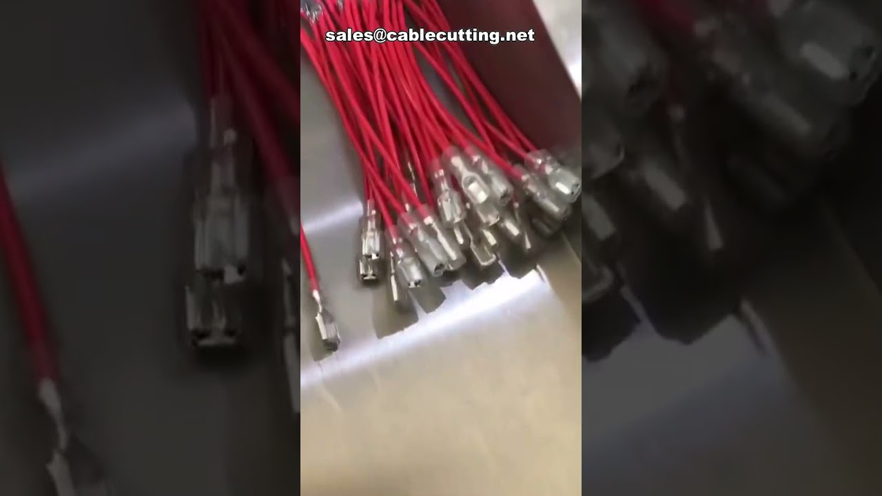 Vollautomatische Drahtschneid-, Abisolier-, Crimp- und Terminalhülsen-Einführungsmaschine
