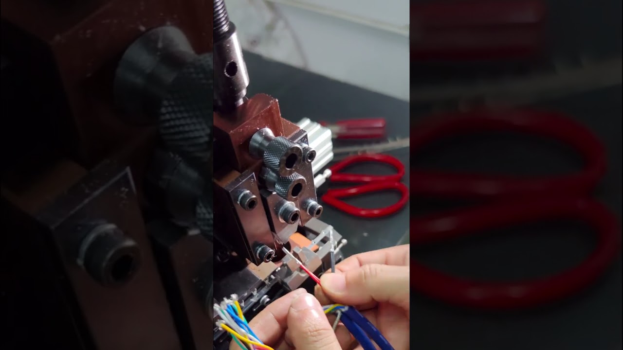 Angeschrägte Crimp- und Abisolier-Maschine für doppelte Drahtkompression | #Fabrik #Maschine #Werkzeuge